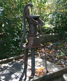 Hand pump